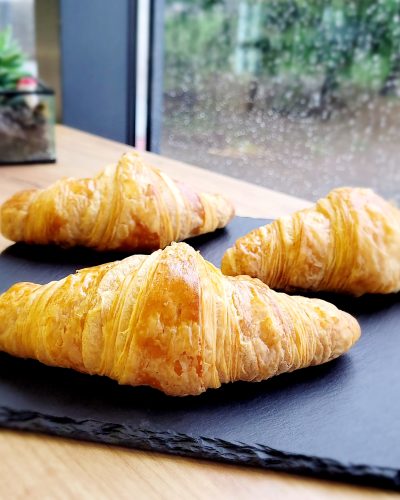 Croissant cu unt